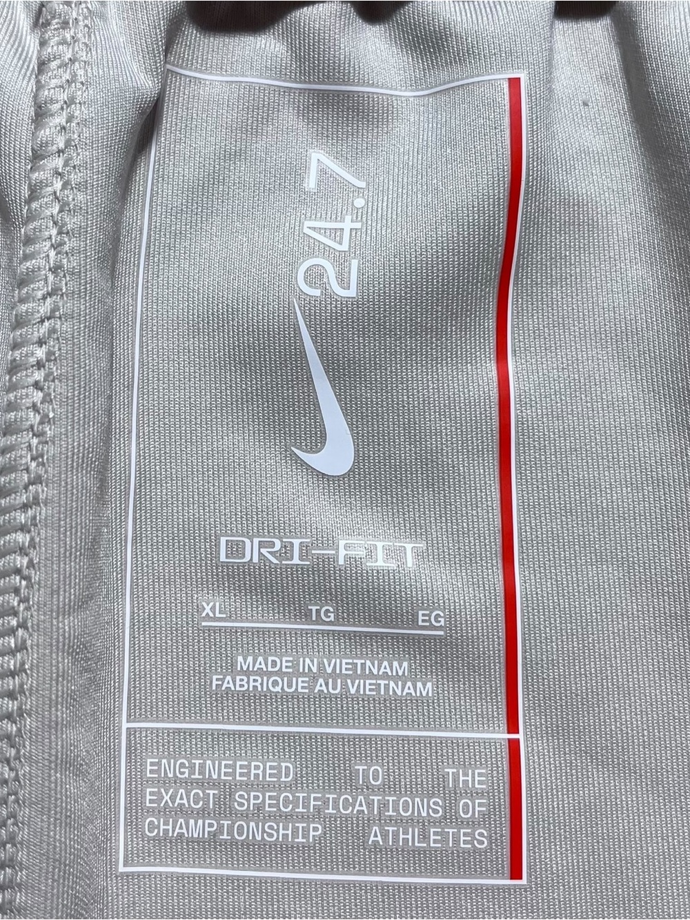 Nike Womens 24.7 Impossiblysoft Mid-Rise Loose 4” Shorts Size XL Light Cream - Picture 12 of 16